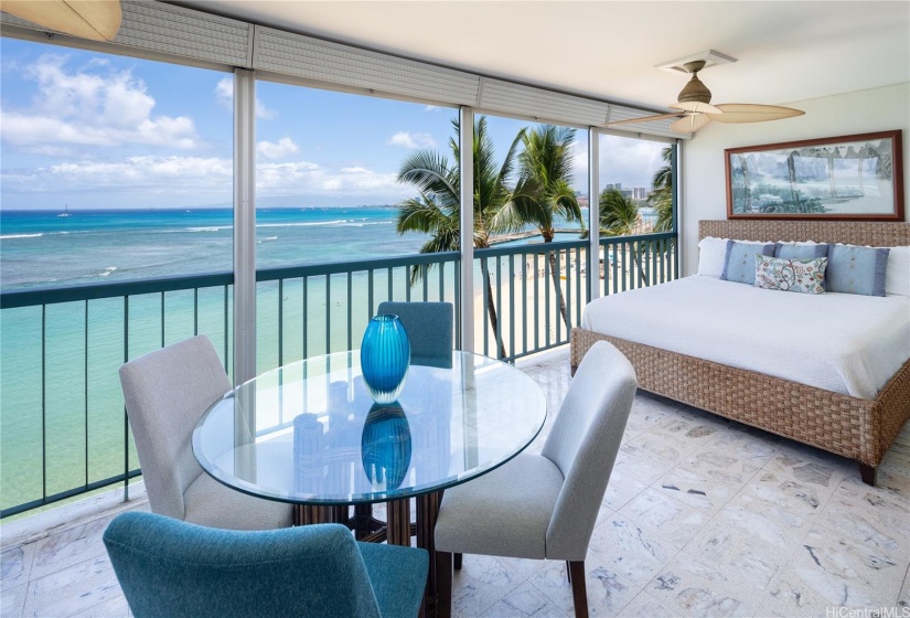 Lanai Dining Area and Oceanside Bed