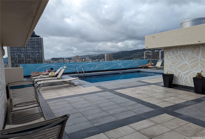 Relaxing roof top pool.