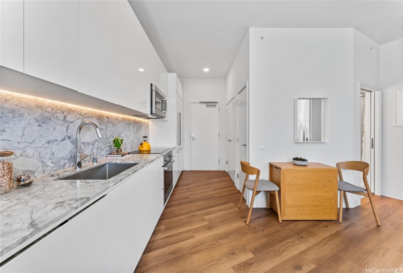 Elegant looking kitchen area with seamless cabinets