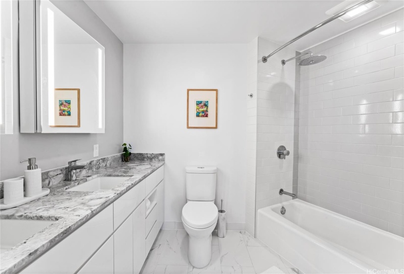 Double sink spacious bathroom with a bathtub