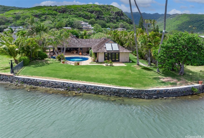 Paiko Lagoon is a historic royal Hawaiian-built fishpond dating back nearly 1000 years.