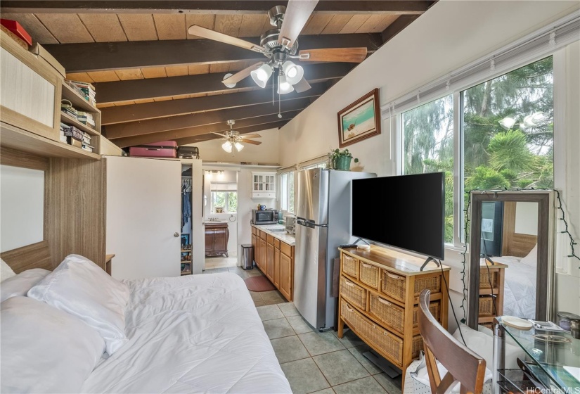 Treehouse studio with murphy bed. Ocean and mountain views