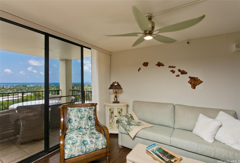 THIRD BEDROOM/DEN W/ACCESS TO LANAI