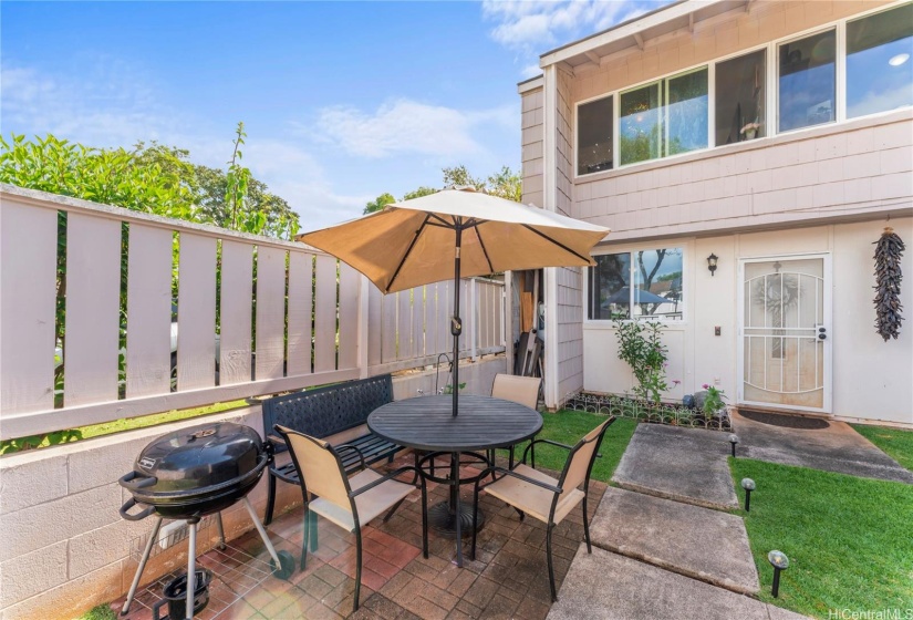 Front entry courtyard (water heater closet on the left)