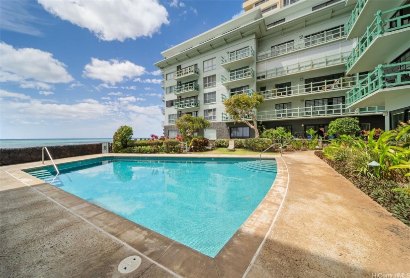 Wonderful oceanside pool area. Waikiki Hawaii