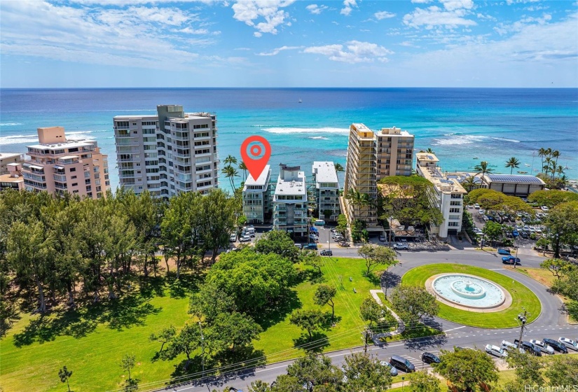 Walk a few hundred feet to world famous Outrigger Canoe Club or the Elks Club. About 1/2 mile the heart of Waikiki.