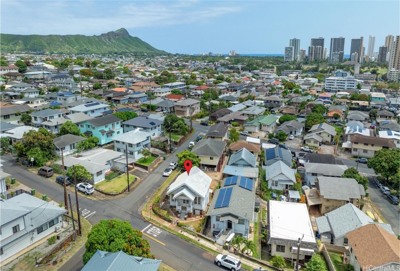 Excellent location on the edge of Kapahulu and close to Diamond Head, the ocean and Waikiki.