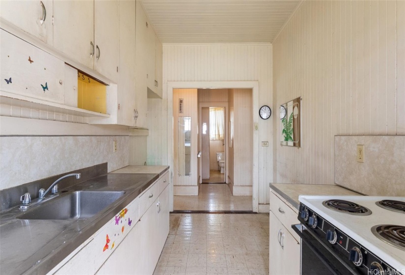 Opposite view, looking into the kitchen from the side entrance.