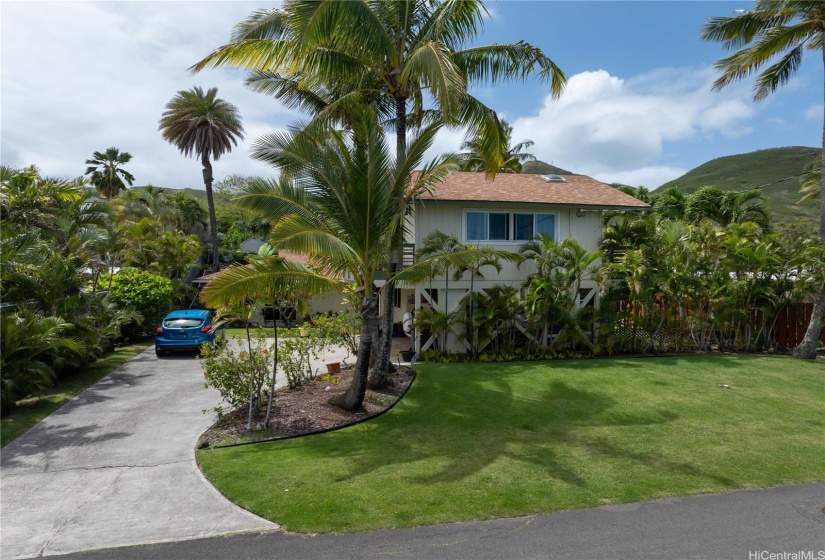 Imagine living here in the peaceful Kalaheo Hillside neighborhood.  Upstairs has a beautiful Ocean View.