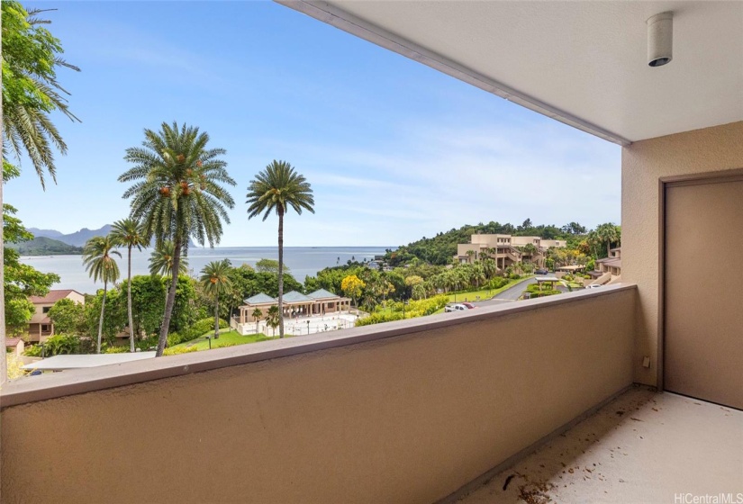 Ocean and Mountain views from the lanai