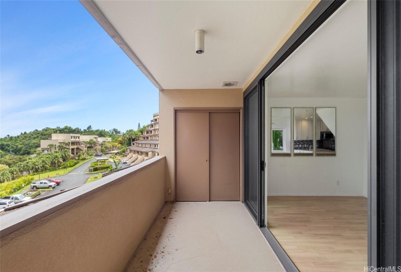 Storage on lanai, and space for a kayak!