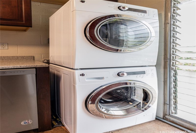 Full size washer dryer in unit