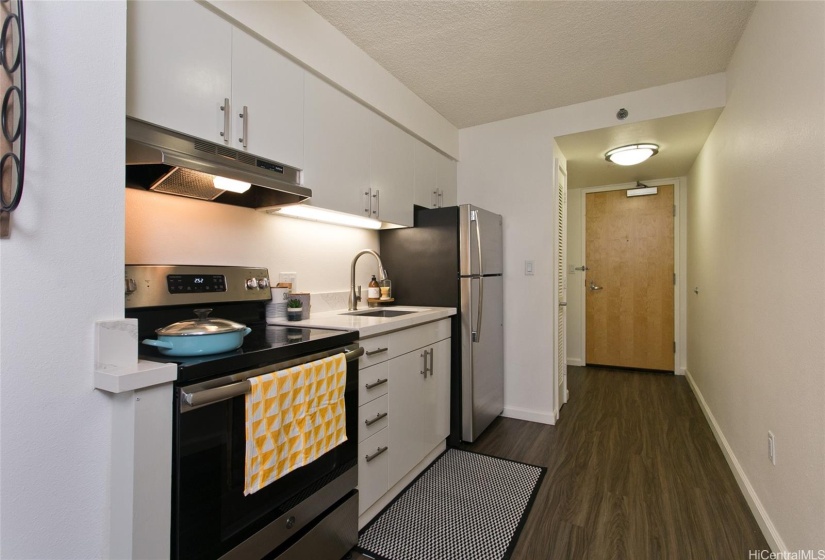 Efficient kitchen with newer quartz counter tops.