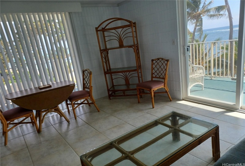 Livingroom with dining area