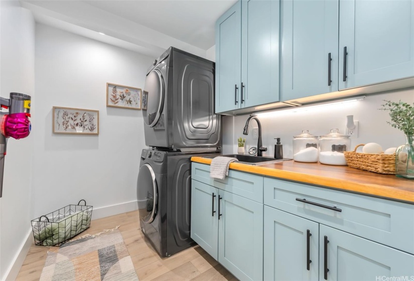 Who doesn't like a convenient laundry room?!