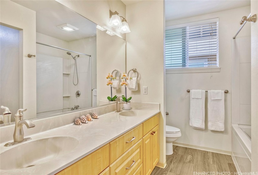 Full Primary Bathroom. Virtually staged & enhanced.