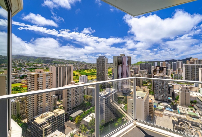 From the lanai on the mountain side, you can see Wilhelmina Rise in Kaimuki and the summit of Koko Crater in Hawaii Kai.