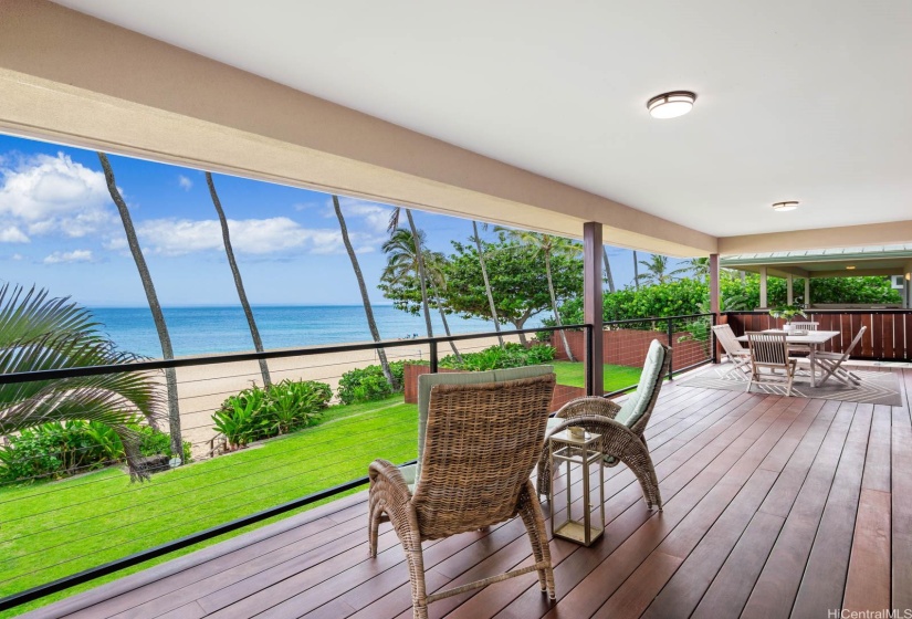 Large Upstairs Lanai For Outdoor Entertaining