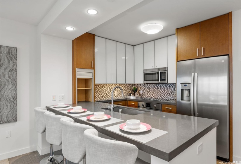 Sparkly clean and spacious kitchen!