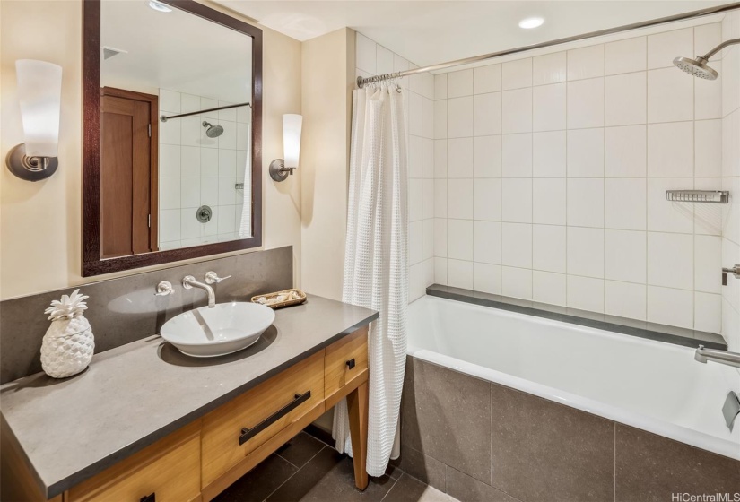 Guest bathroom with shower/tub combo