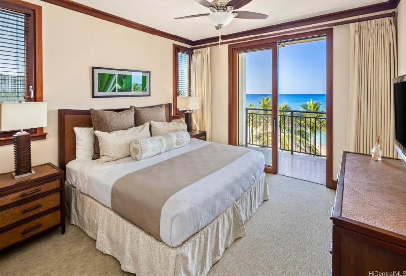 Primary bedroom with private access to the lanai