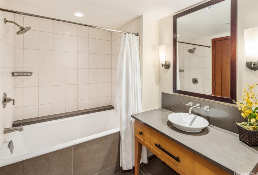 Guest bathroom with shower/tub combo