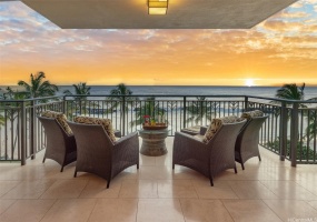 Enjoy watching the Hawaiian sunsets from the grand lanai