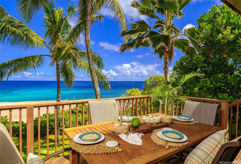 Outdoor Lanai for a casual breakfast with the trade wind breezes. A walkway down to the waters of   Ke lki Beach