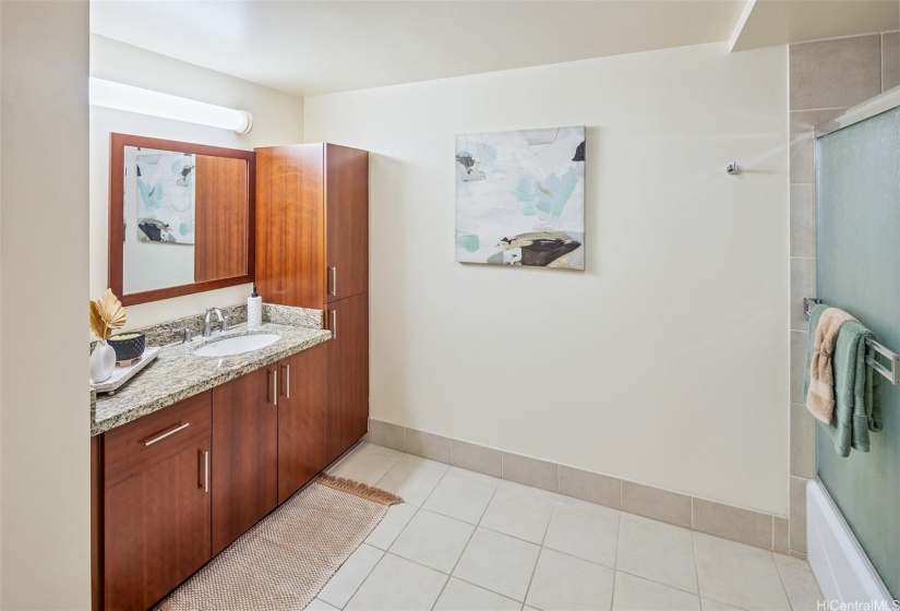 LARGE BATHROOM