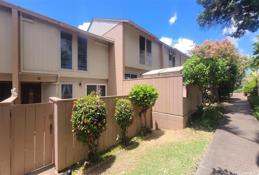 2 story town home with 2 yards & 2 assigned parking stalls