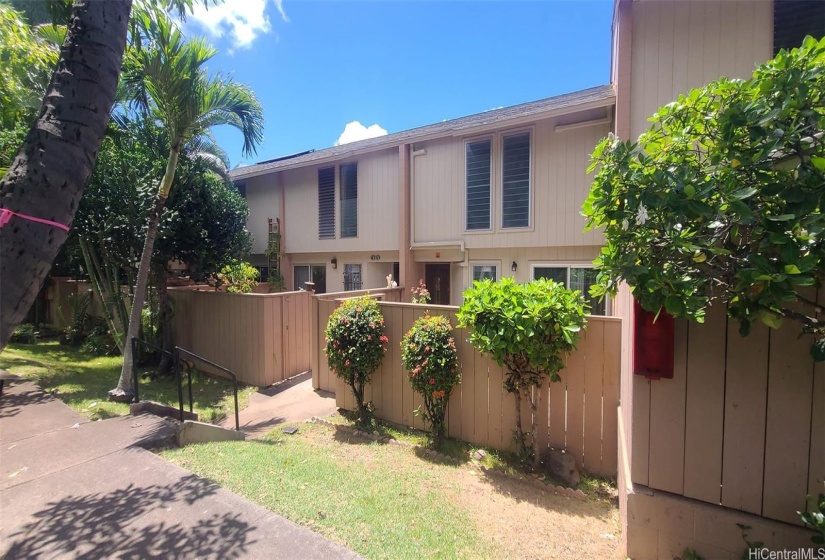 2 story town home with 2 yards & 2 assigned parking stalls