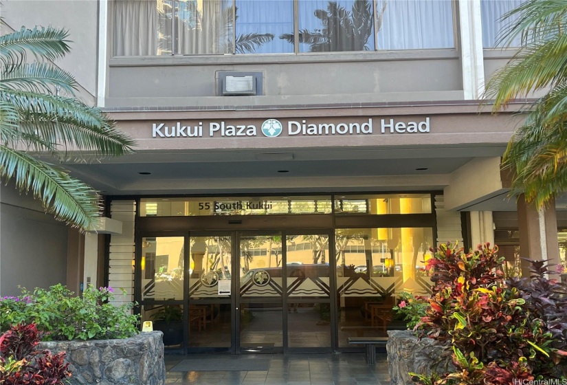 Welcoming and secured entry of the Diamond Head tower.