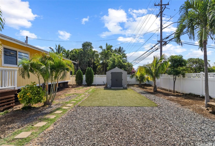 Fully fenced yard with vinyl fencing