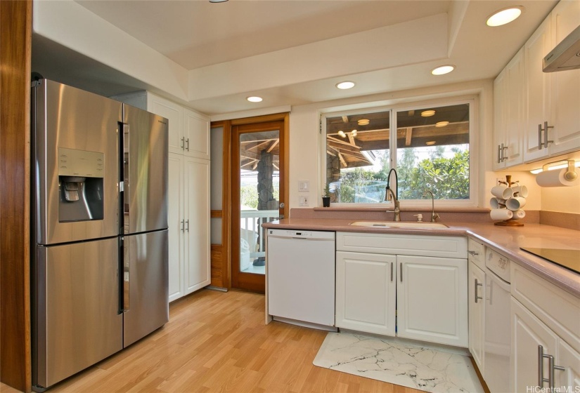 Nice large and bright Main Upstairs Kitchen.