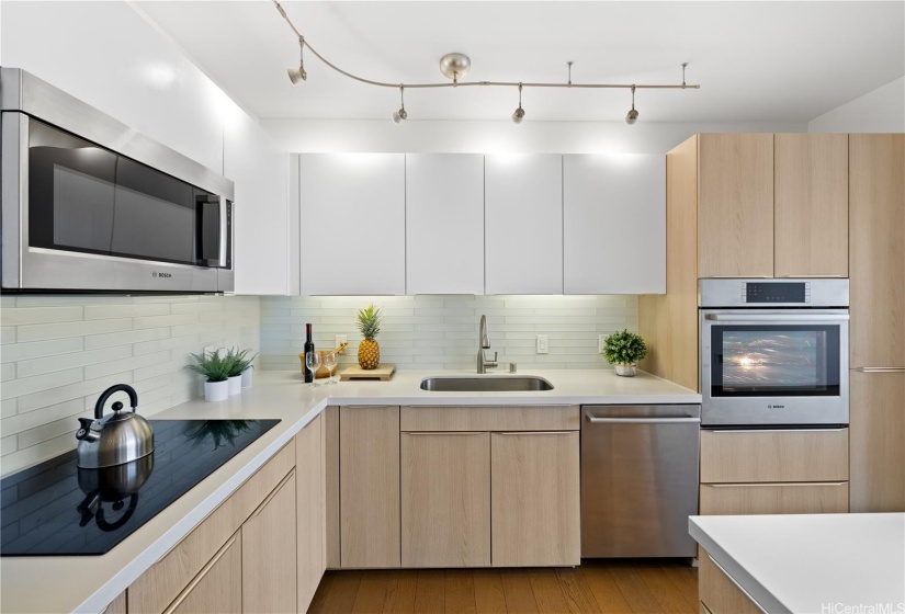 There is plenty of ceiling lights that brightens up the kitchen.