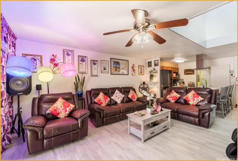 Spacious Downstairs Living Room next to the Kitchen