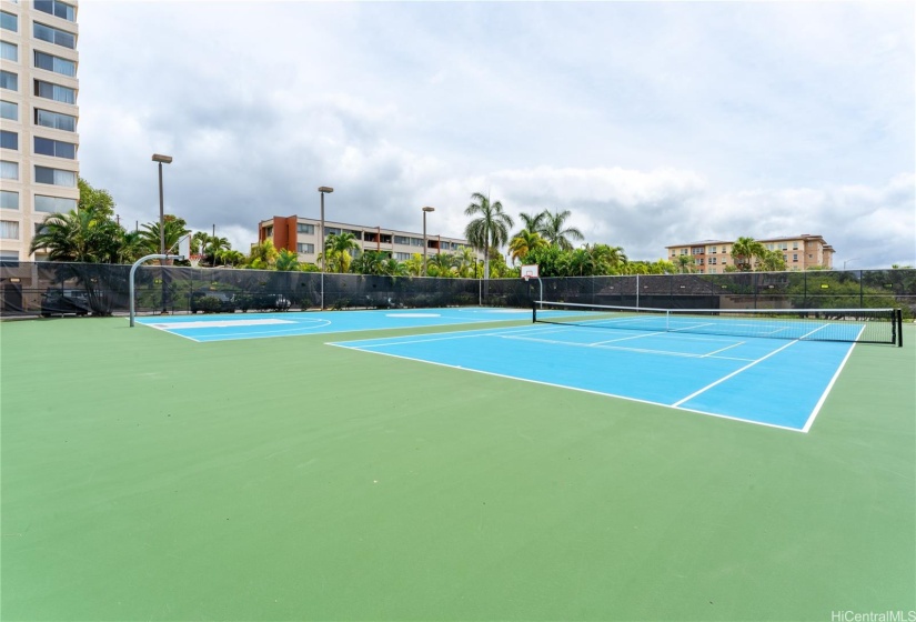 Amenaties include a tennis and pickleball courts.