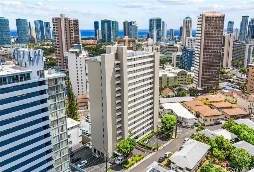 Victoria Plaza was also newly painted on the exterior so the building has a very clean polished look in a very convenient Makiki neighborhood on Victoria Street.