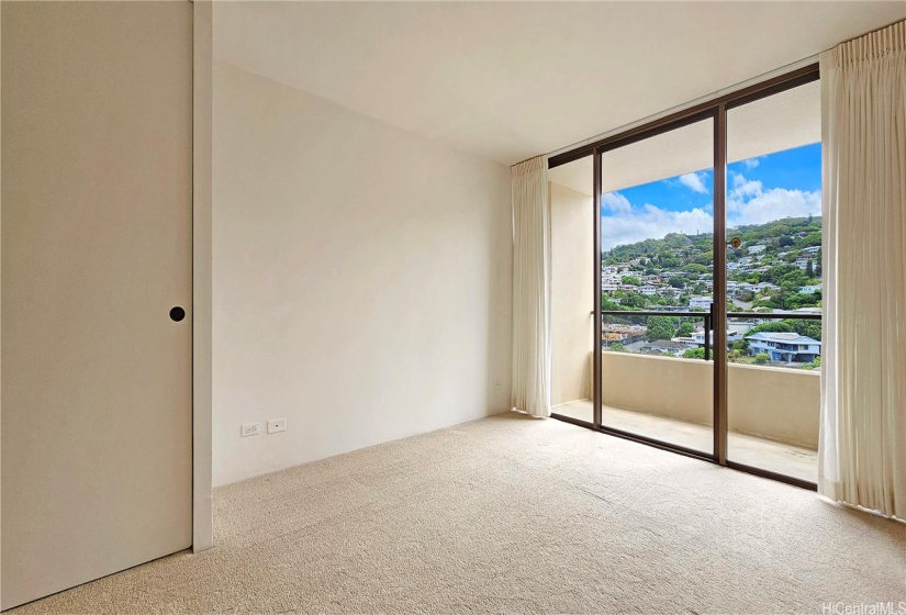 Master bedroom with cool breezes & mtn views