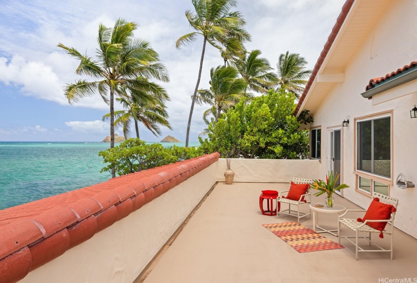 2 upstairs bedrooms have access to a lanai overlooking the Mokulua islands.