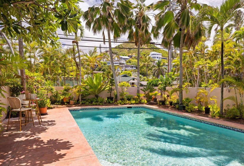 See how luscious and green Lanikai looks right outside the property.