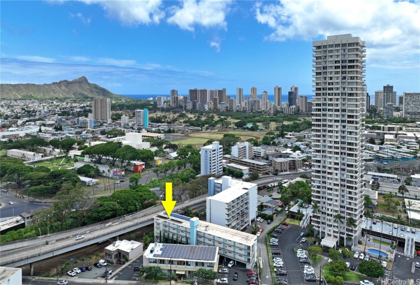 Close to shopping, dining, freeway on/off ramps, UH, Iolanai, Punahou, schools, munities from Wakiki, Ala Moana, Diamond Head and the beach.