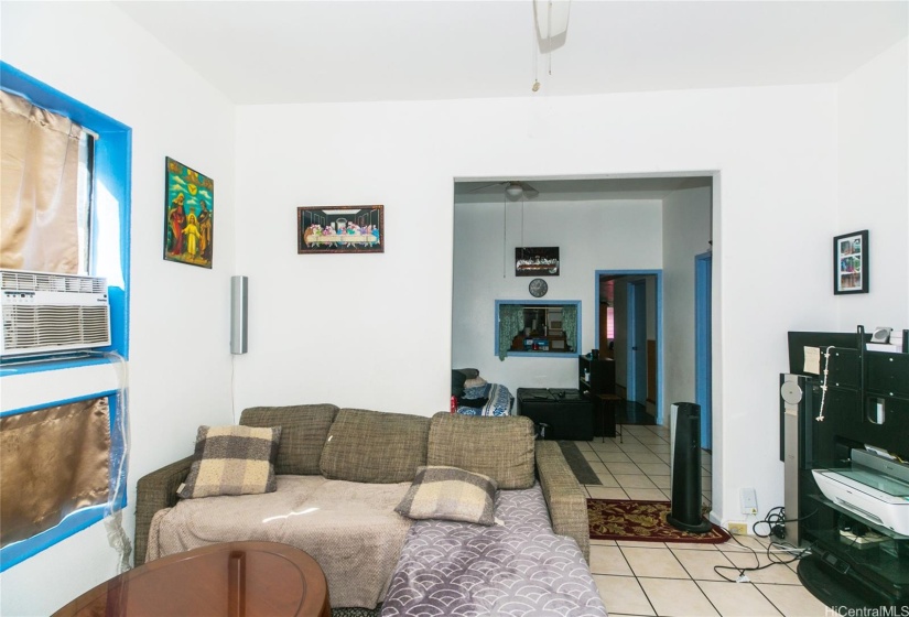 Upstairs unit large living room with Tile flooring