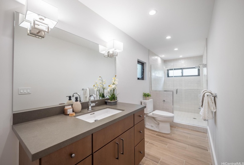 2nd dwelling: main floor / Bath 3