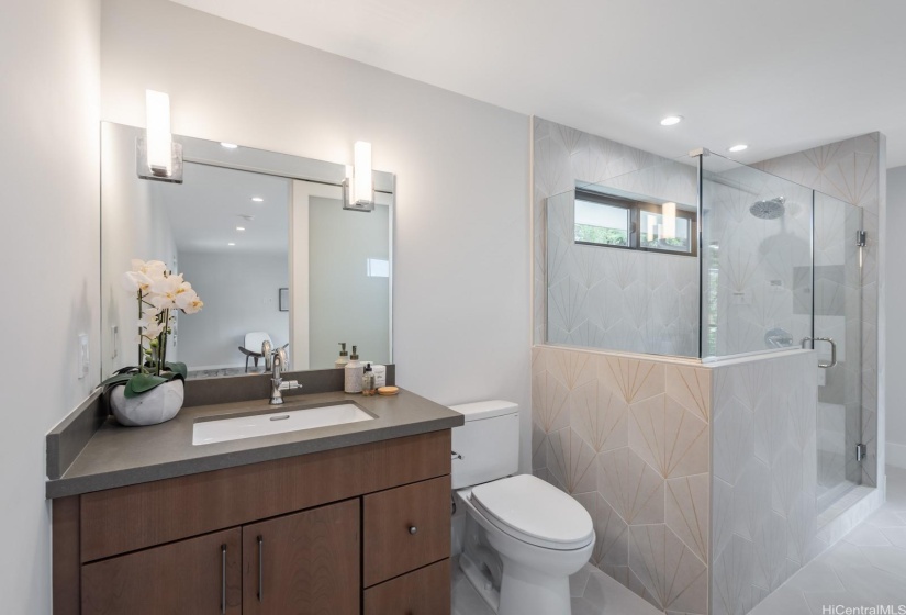 2nd dwelling: upper level / Bath 4