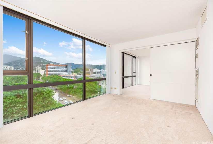 magine waking up in a bedroom with floor to ceiling views.