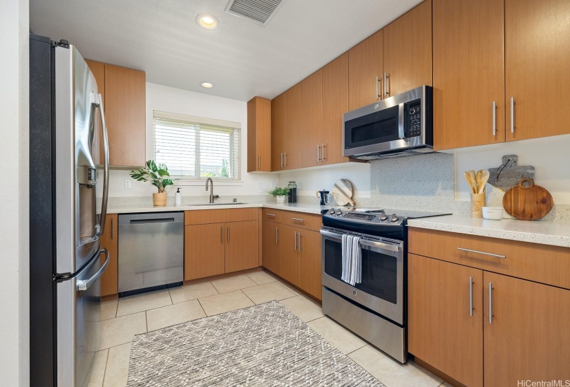 Look at this spacious kitchen with lots of counter space for your small appliances or meal prep.