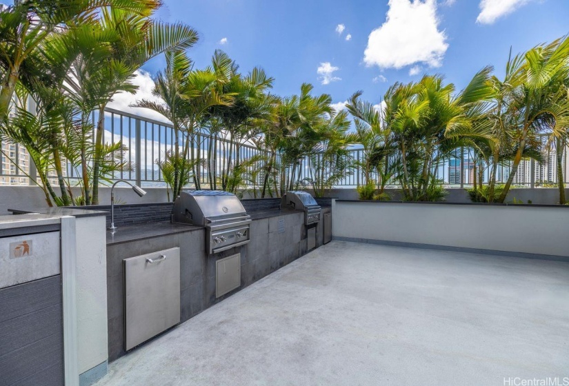 BBQ area on amenities deck.