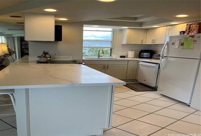 Remodeled kitchen w/island