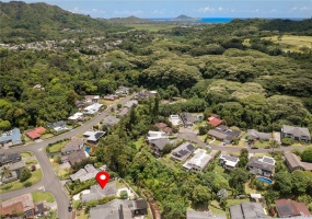 Super convenient neighborhood with EZ commute to Le Jardin Academy, Kailua town and downtown Honolulu. A few minutes to beaches, open market and dining.